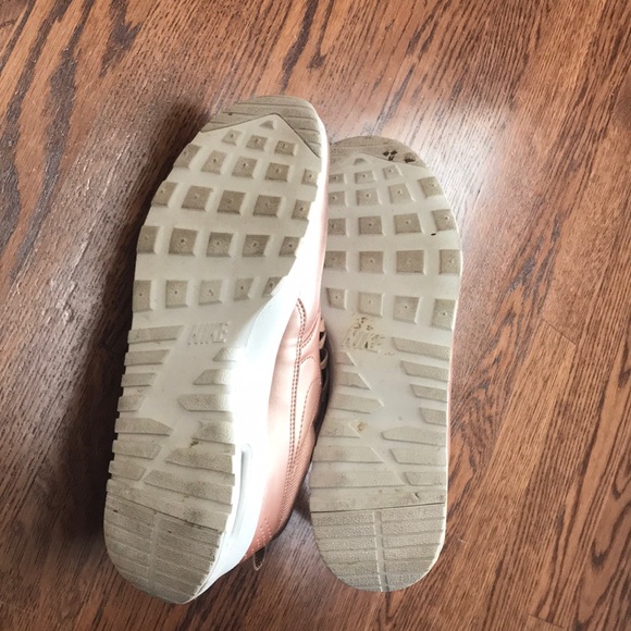 Nike Thea rose gold size 8.5 like new - Picture 3 of 5